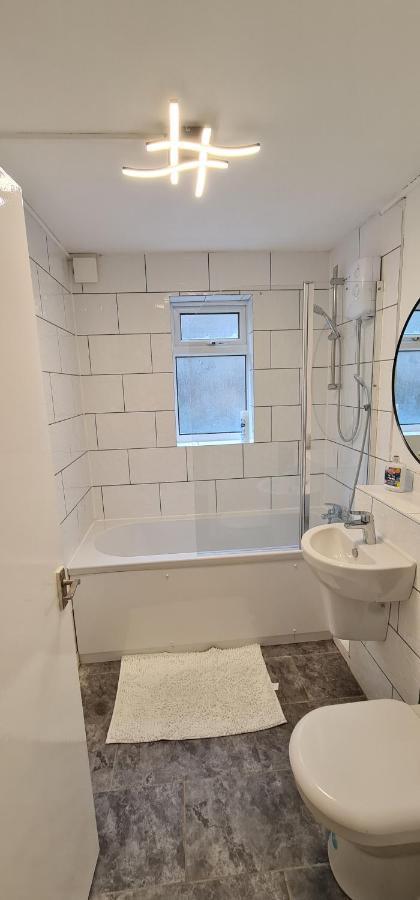 1 Bedroom Service Apartment With Netflix West Thurrock Zewnętrze zdjęcie