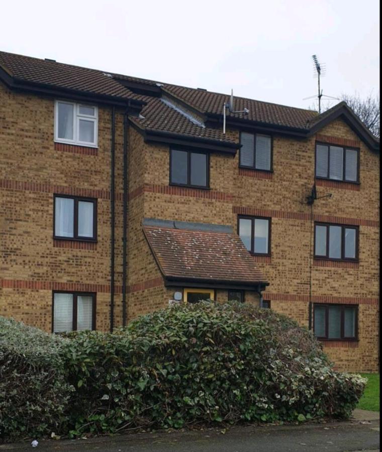 1 Bedroom Service Apartment With Netflix West Thurrock Zewnętrze zdjęcie