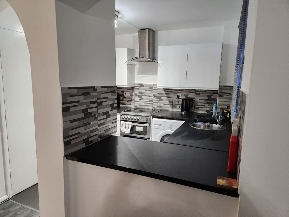 1 Bedroom Service Apartment With Netflix West Thurrock Zewnętrze zdjęcie